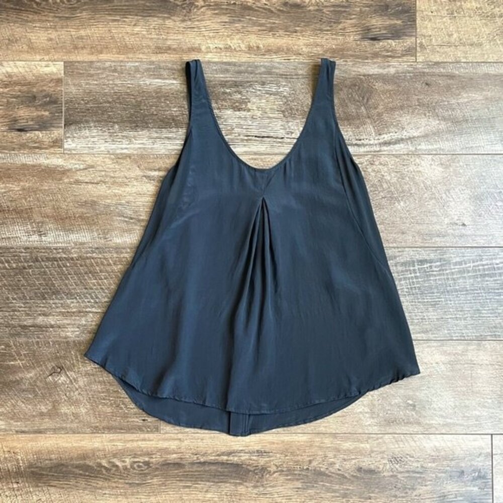 UO Silence + Noise Sleeveless Scoop Neck Blouse Slate M